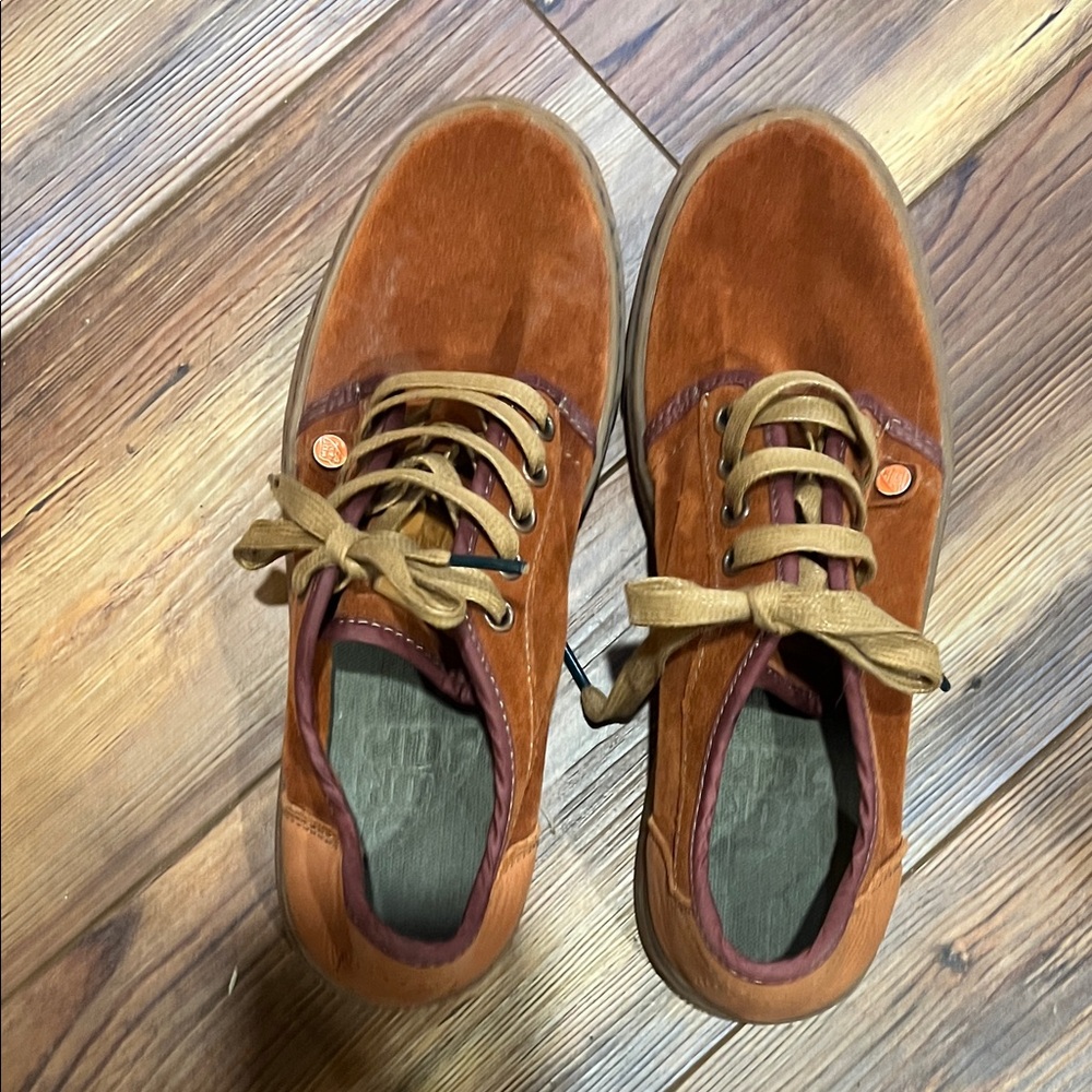 Satorisan women's suede Casual Shoes. Rust red/ orange. EUC. Size 38